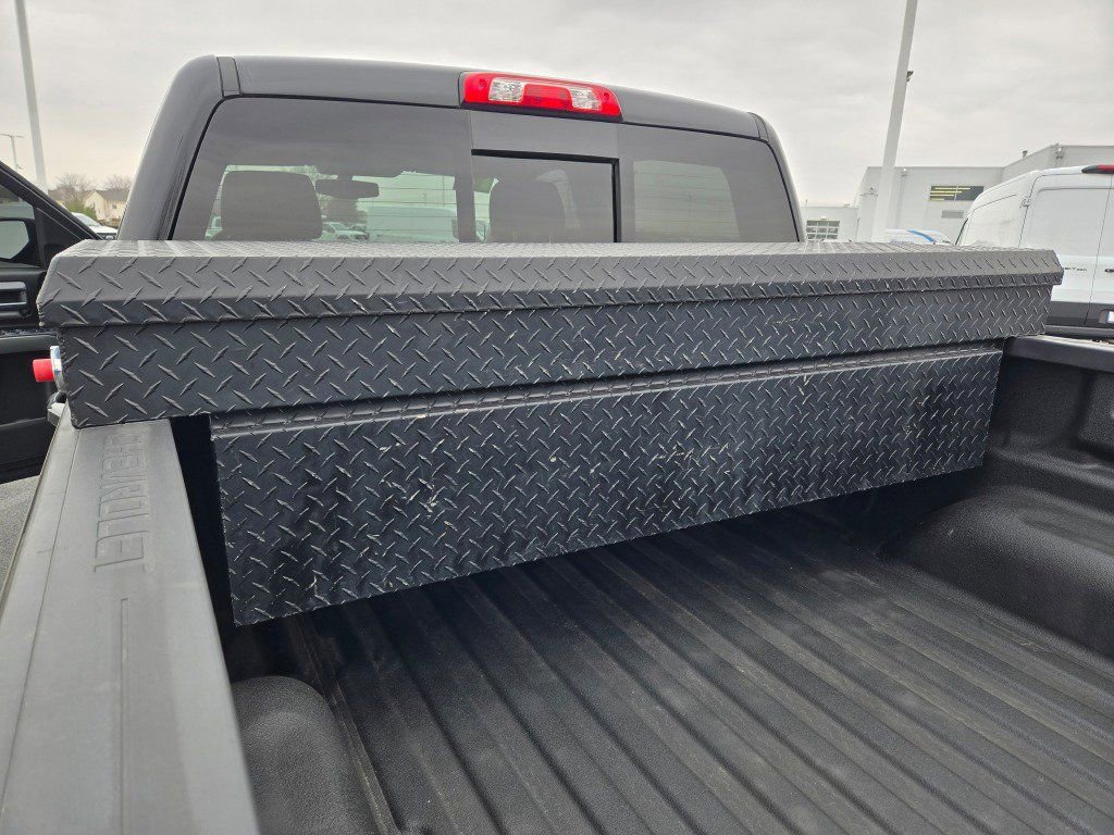 Used 2018 Chevrolet Silverado 1500 LT w/ All Star Edition image 17