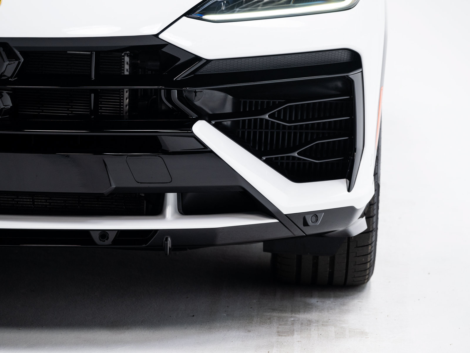 Used 2025 Lamborghini Urus SE AWD/4WD image 16