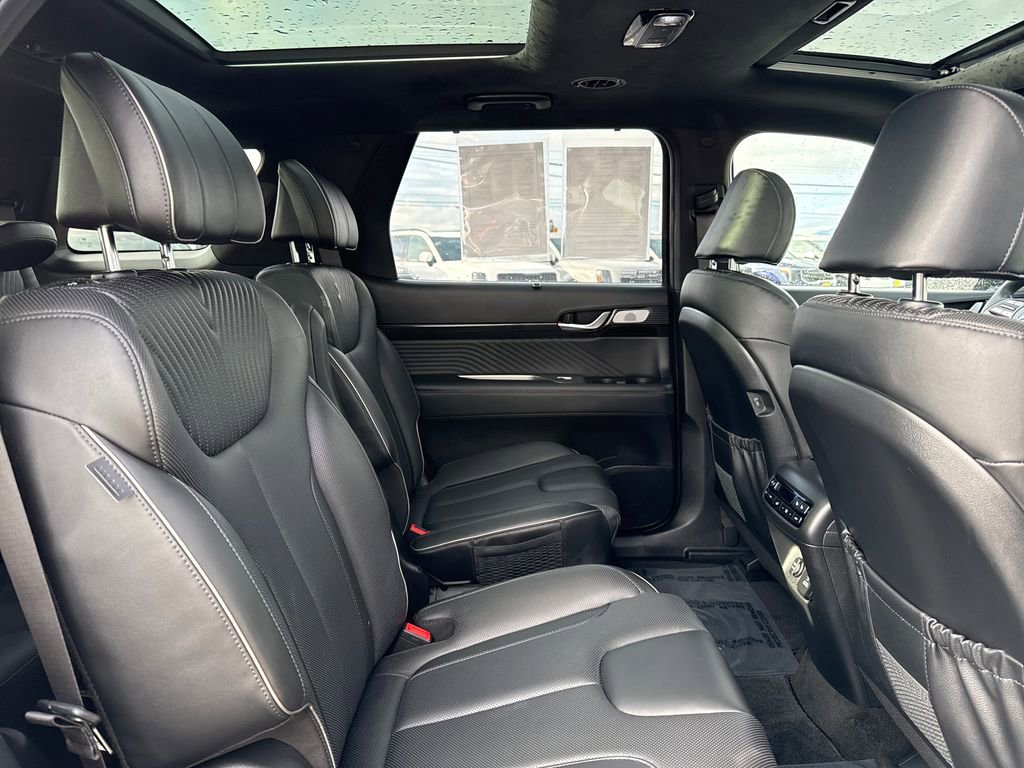 Used 2023 Hyundai Palisade Calligraphy image 17