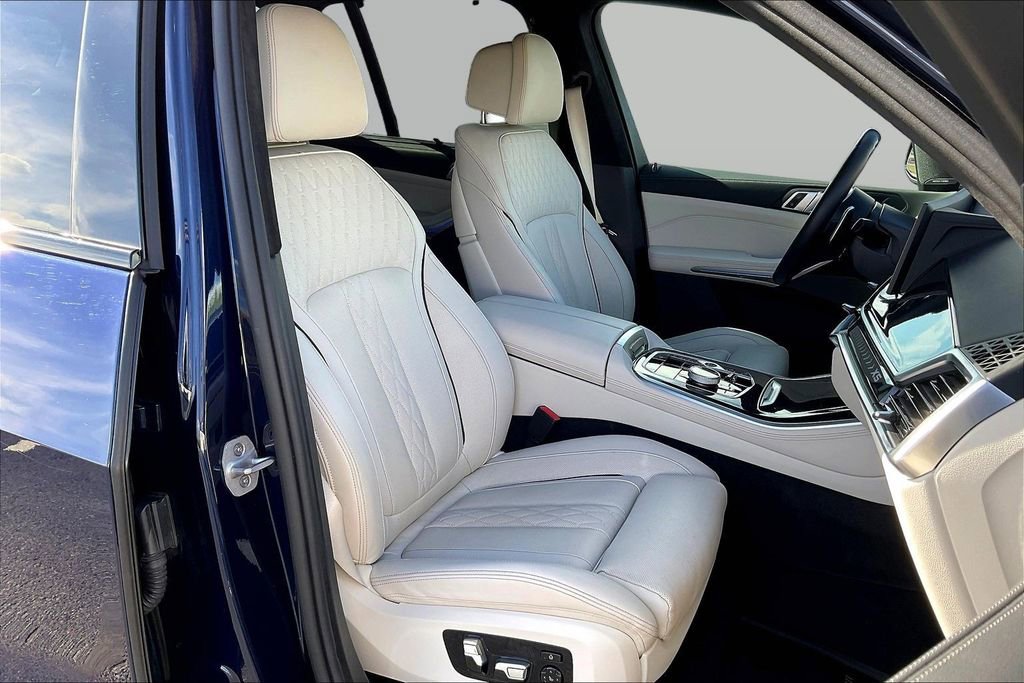 Used 2025 BMW X5 xDrive40i w/ Executive Package AWD/4WD image 28