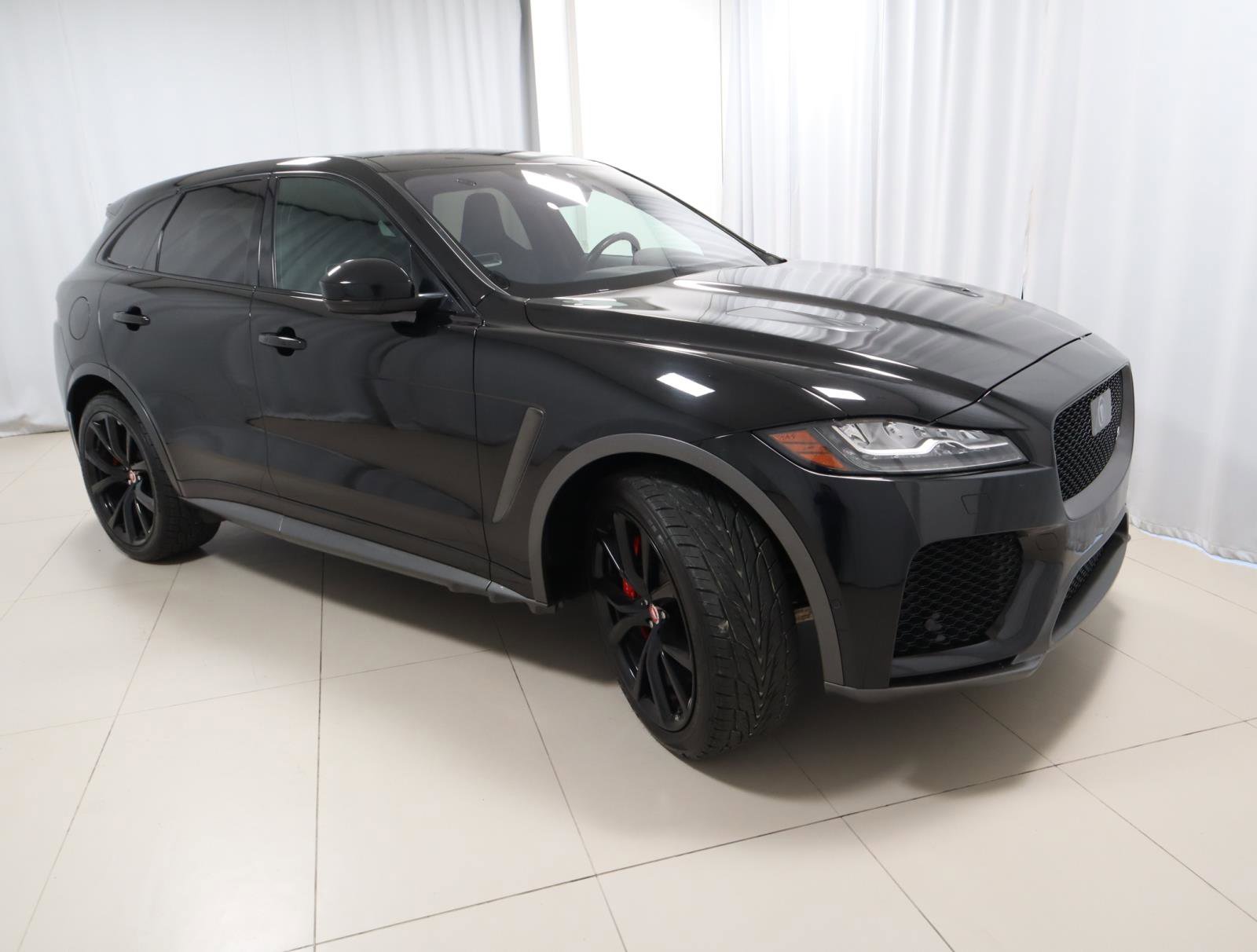 Used 2020 Jaguar F-PACE SVR image 7