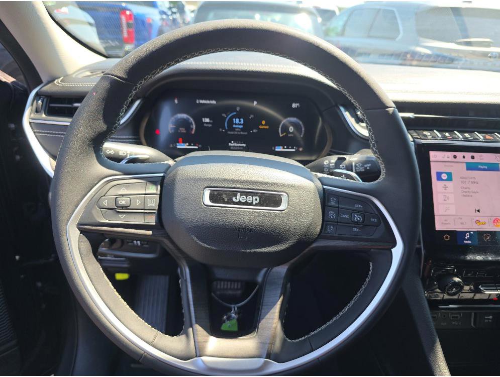Used 2024 Jeep Grand Cherokee Limited w/ Black Appearance Package AWD/4WD image 12