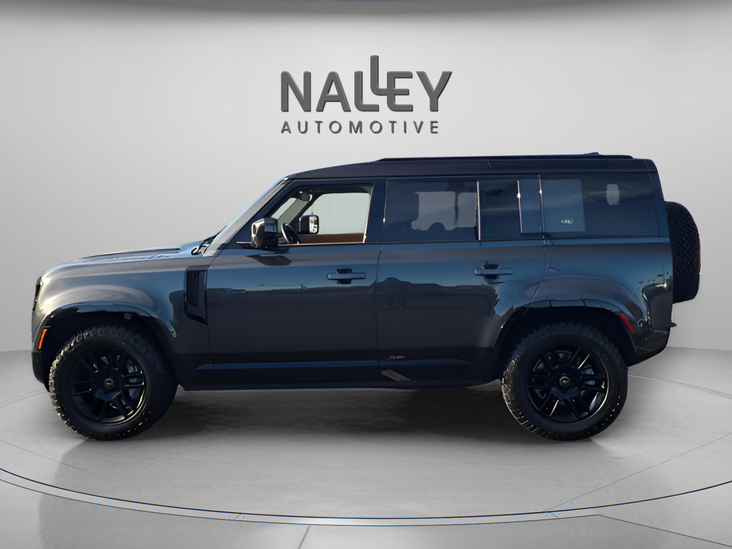 Used 2023 Land Rover Defender 110 X-Dynamic SE image 3