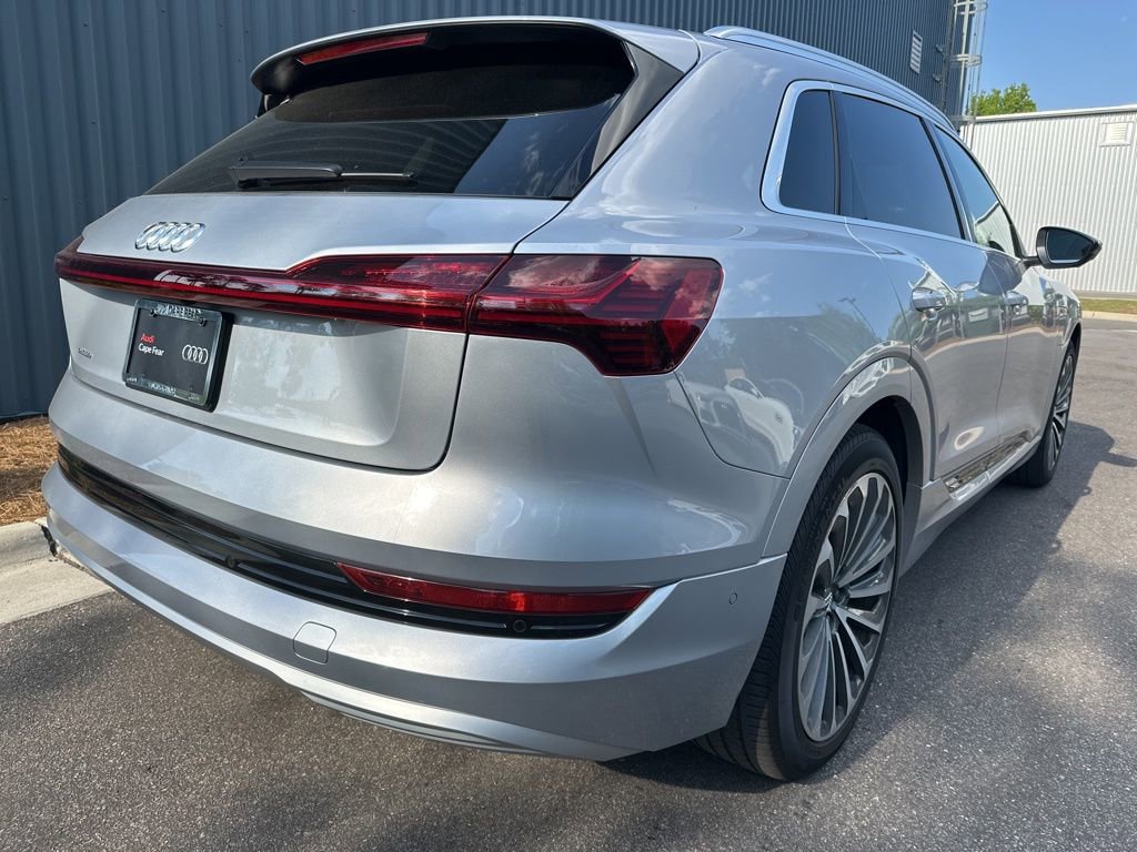 Used 2019 Audi e-tron Prestige w/ Prestige Package AWD/4WD image 5
