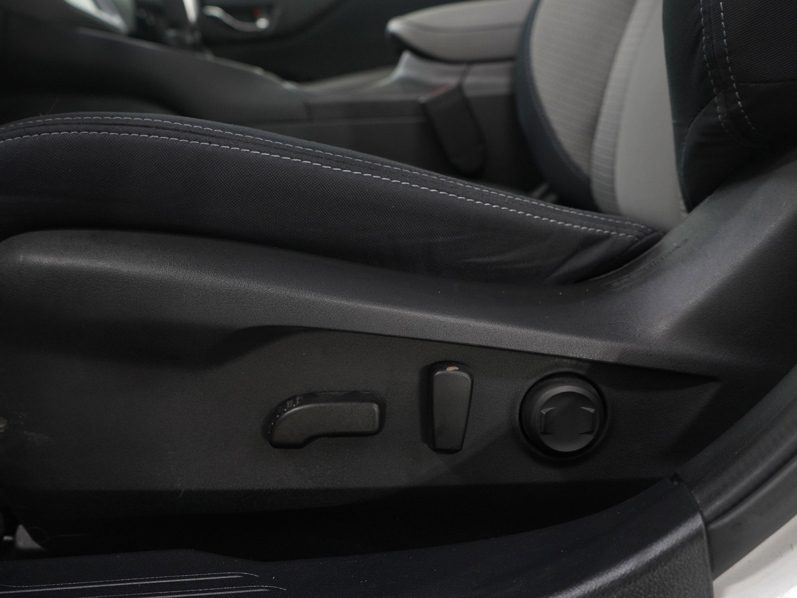 Used 2024 Subaru Outback Premium image 21