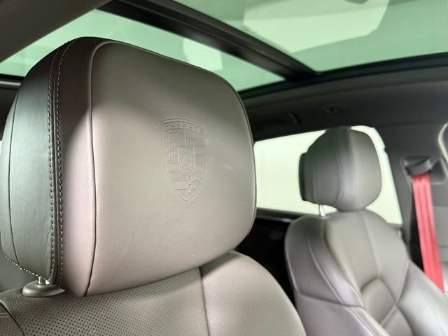 Used 2023 Porsche Macan image 32