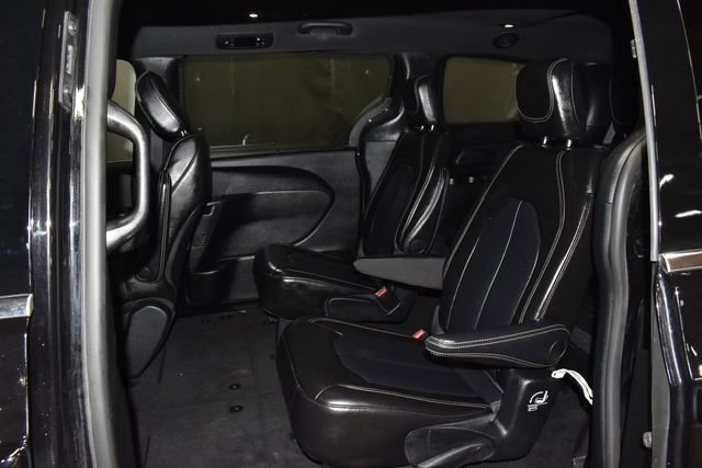 Certified 2025 Chrysler Pacifica Select image 30