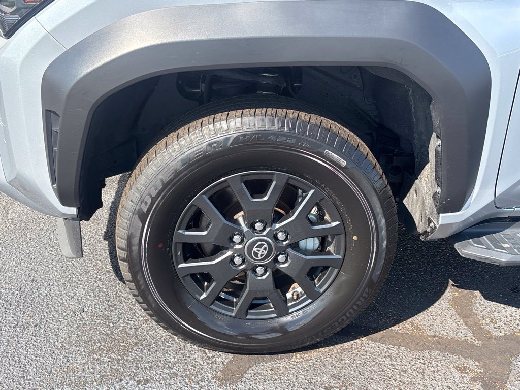 Used 2025 Toyota 4Runner SR5 AWD/4WD image 26