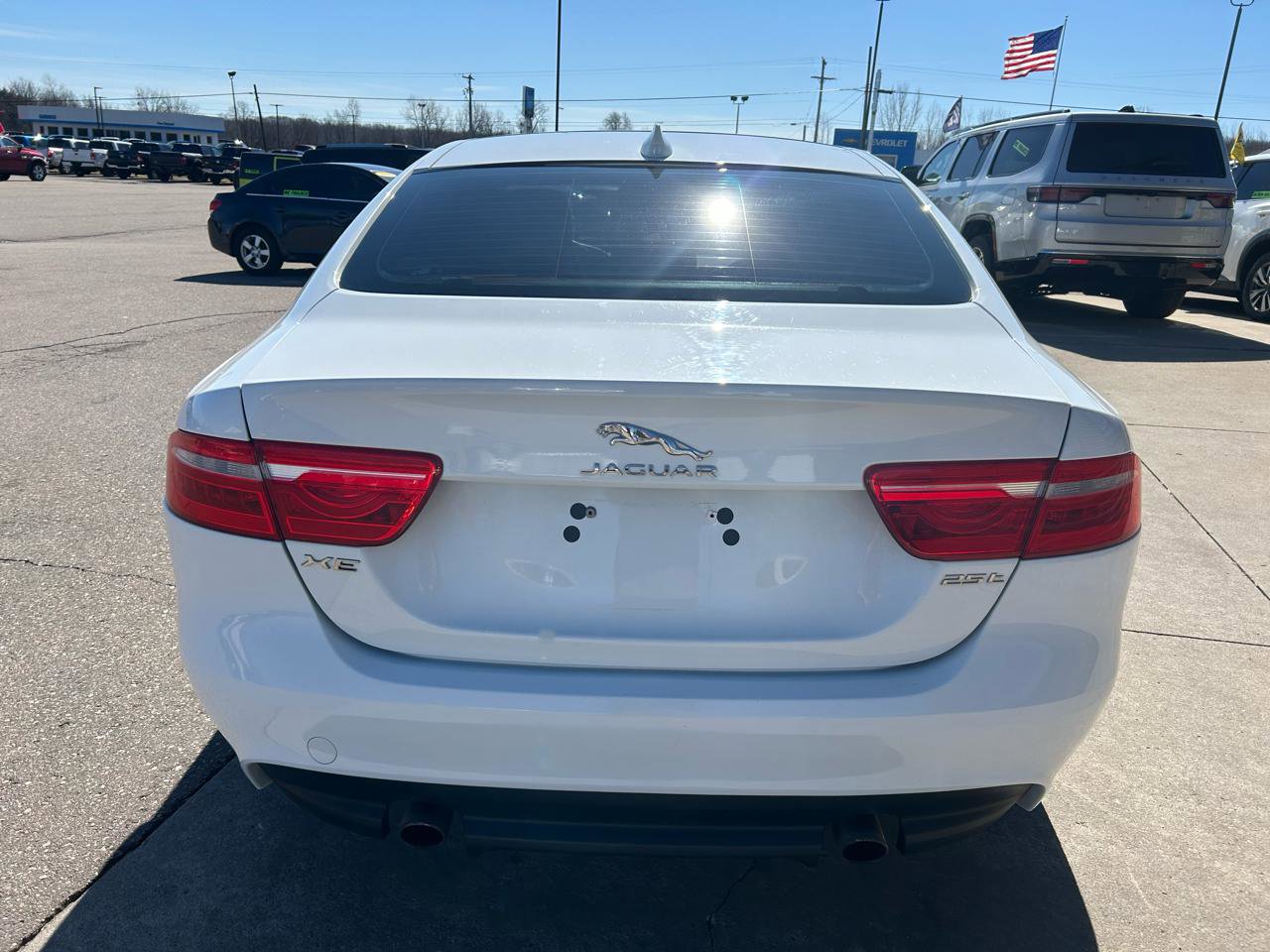 Used 2018 Jaguar XE image 6
