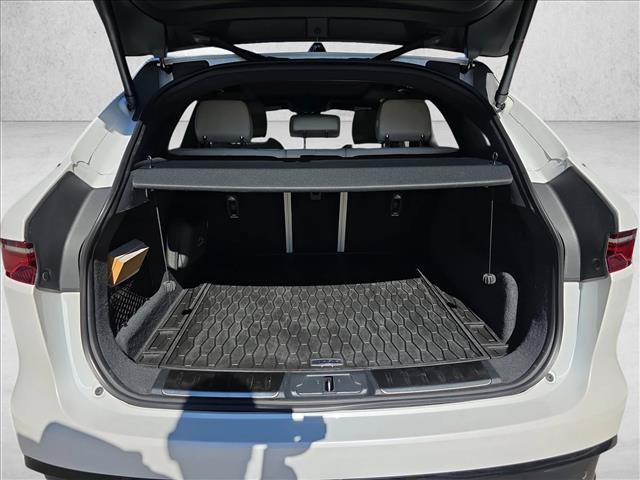 Used 2026 Jaguar F-PACE R-Dynamic S AWD/4WD image 12