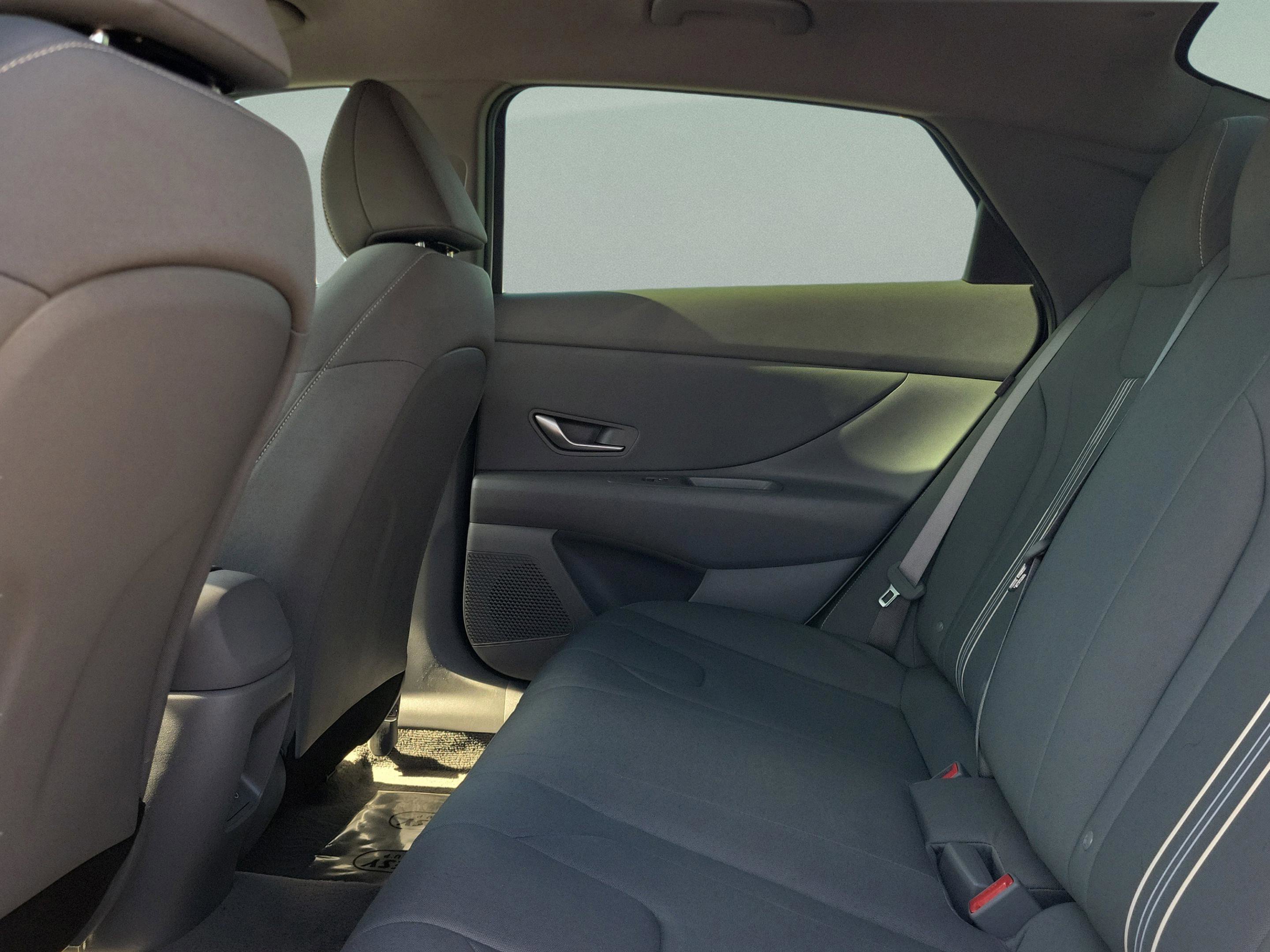 Certified 2025 Hyundai Elantra Sport image 9