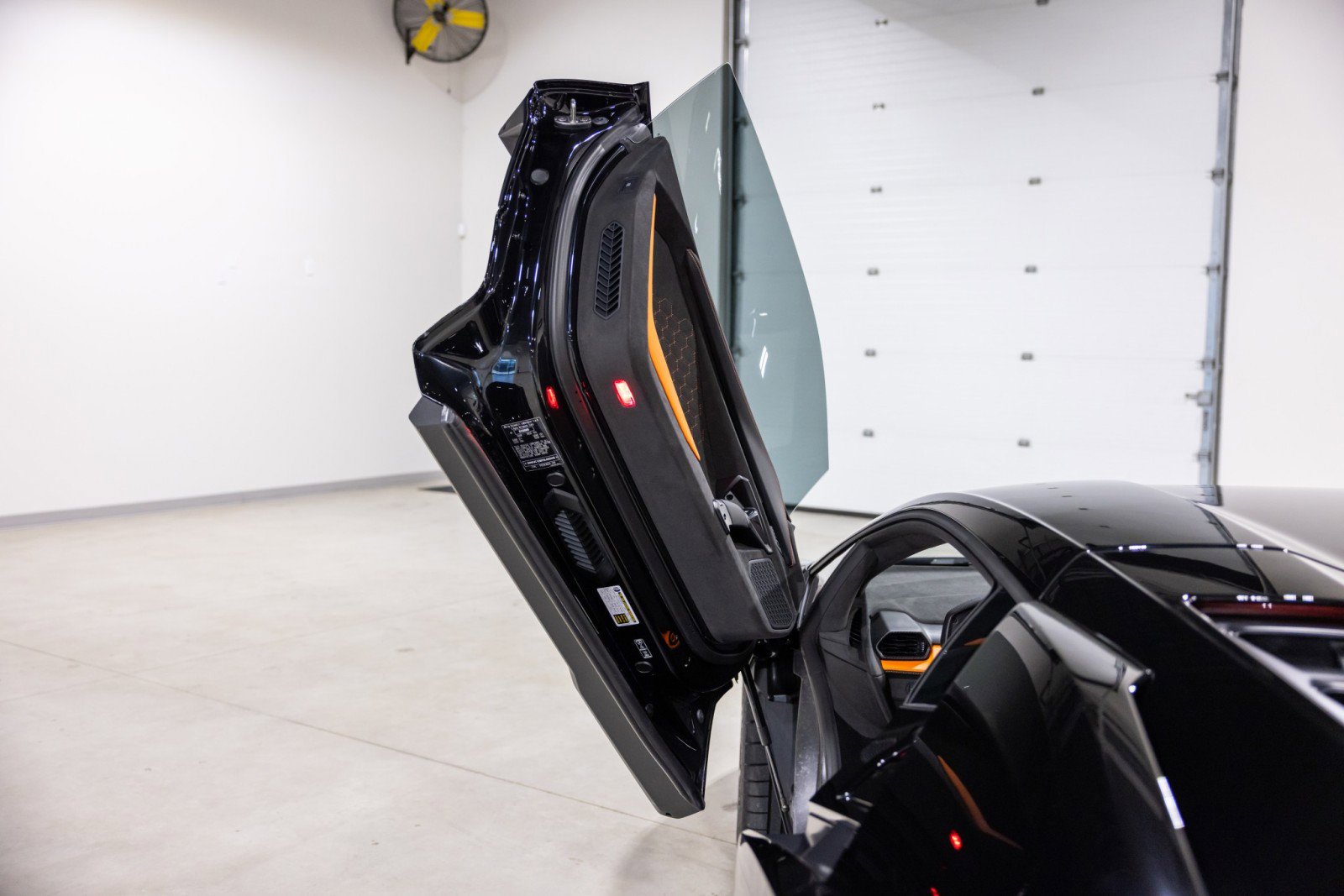 Used 2025 Lamborghini Revuelto image 34