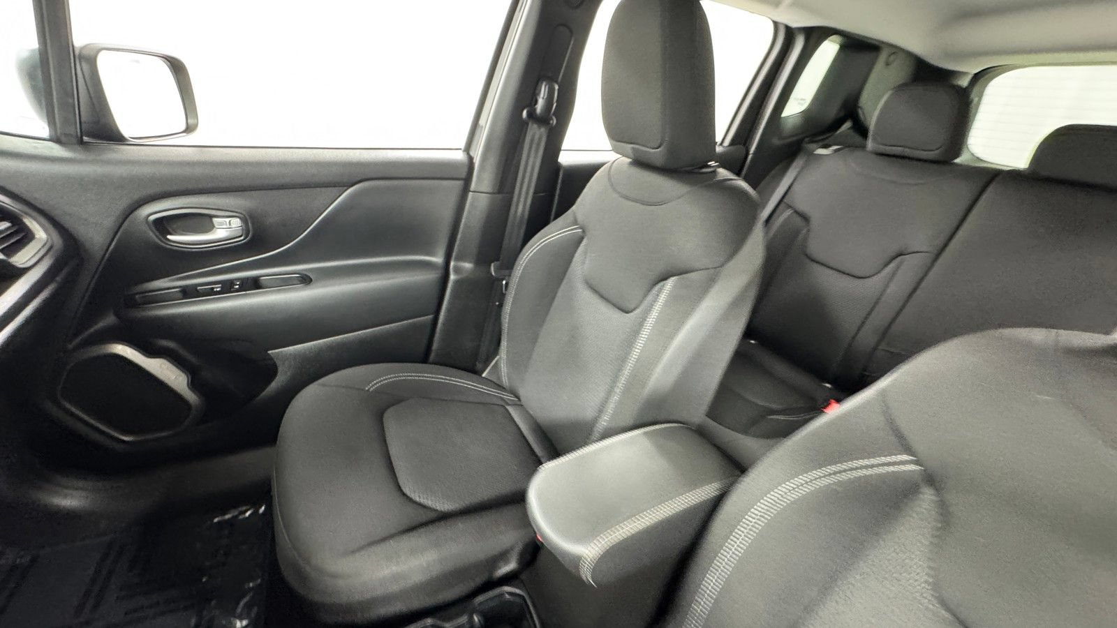 Used 2023 Jeep Renegade Latitude w/ Premium Group AWD/4WD image 13