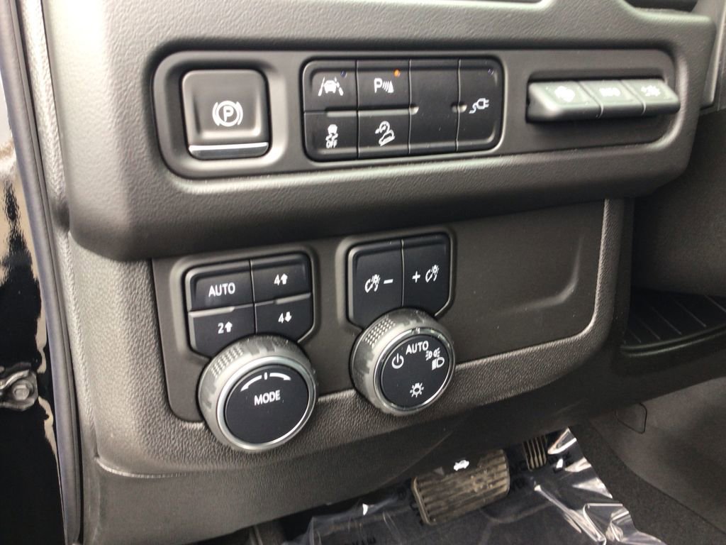 Used 2021 Chevrolet Tahoe High Country w/ Premium Package 2 image 18