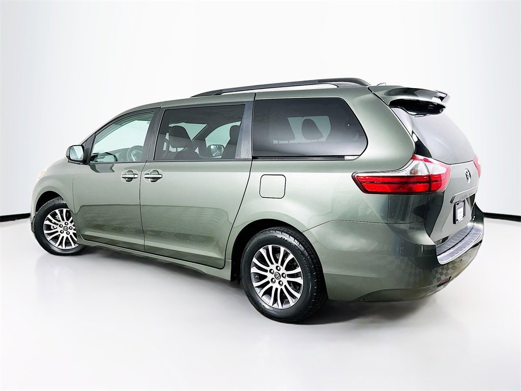 Used 2018 Toyota Sienna XLE image 6