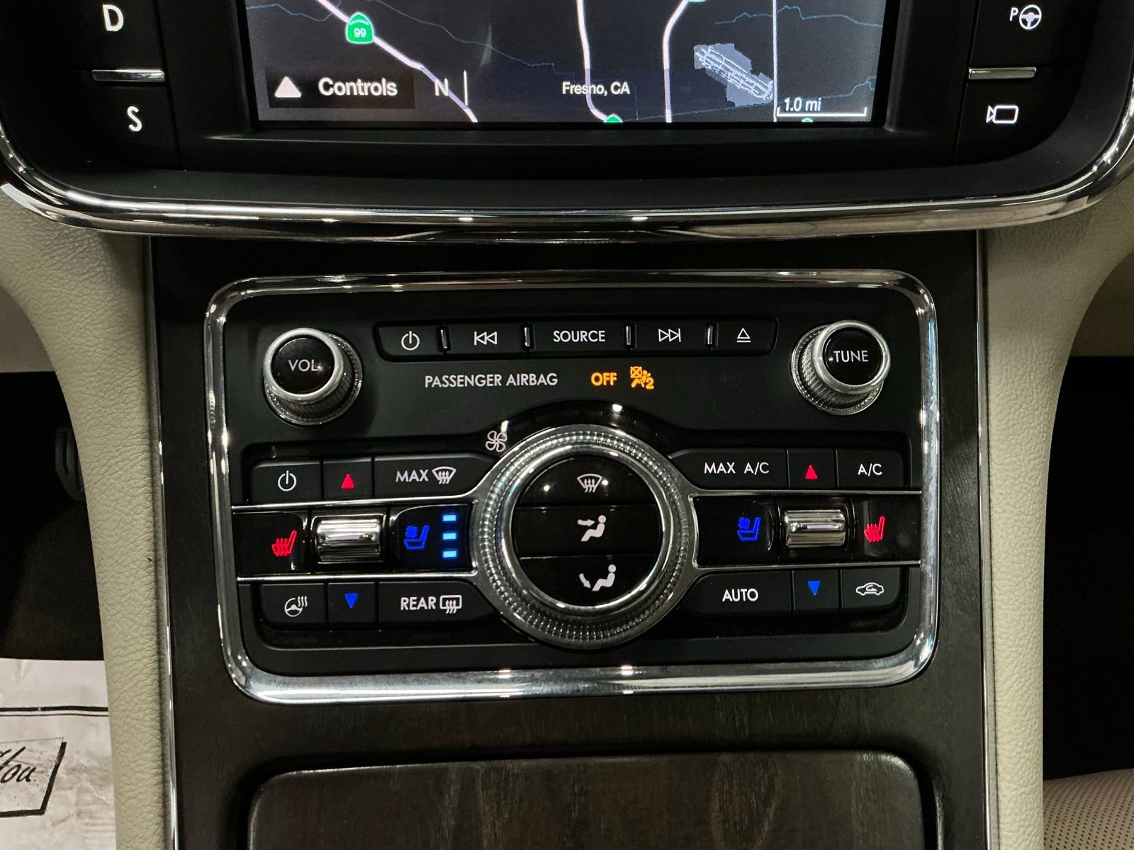 Used 2019 Lincoln Continental Reserve image 26