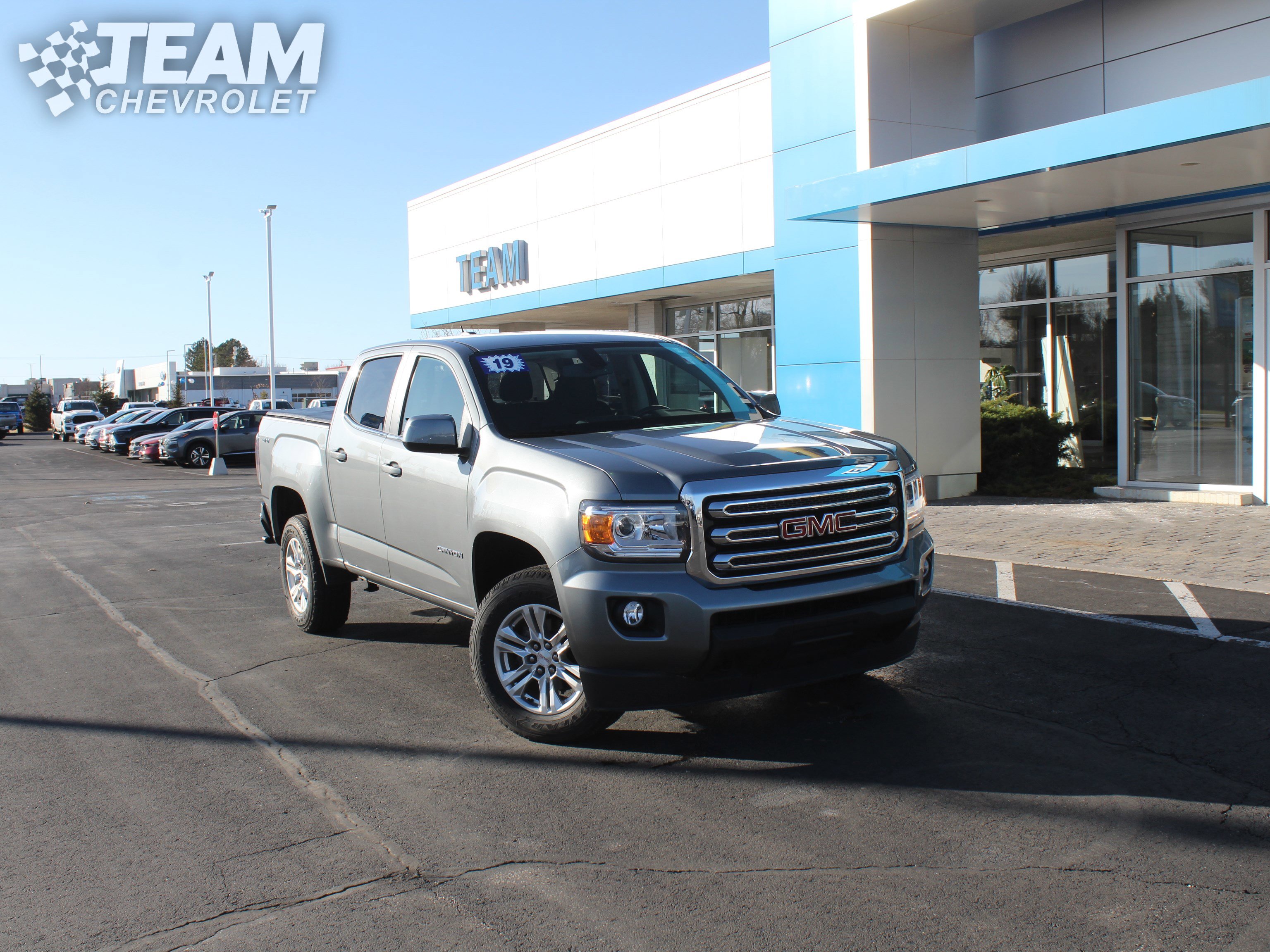 Used 2019 GMC Canyon SLE w/ SLE Convenience Package image 2