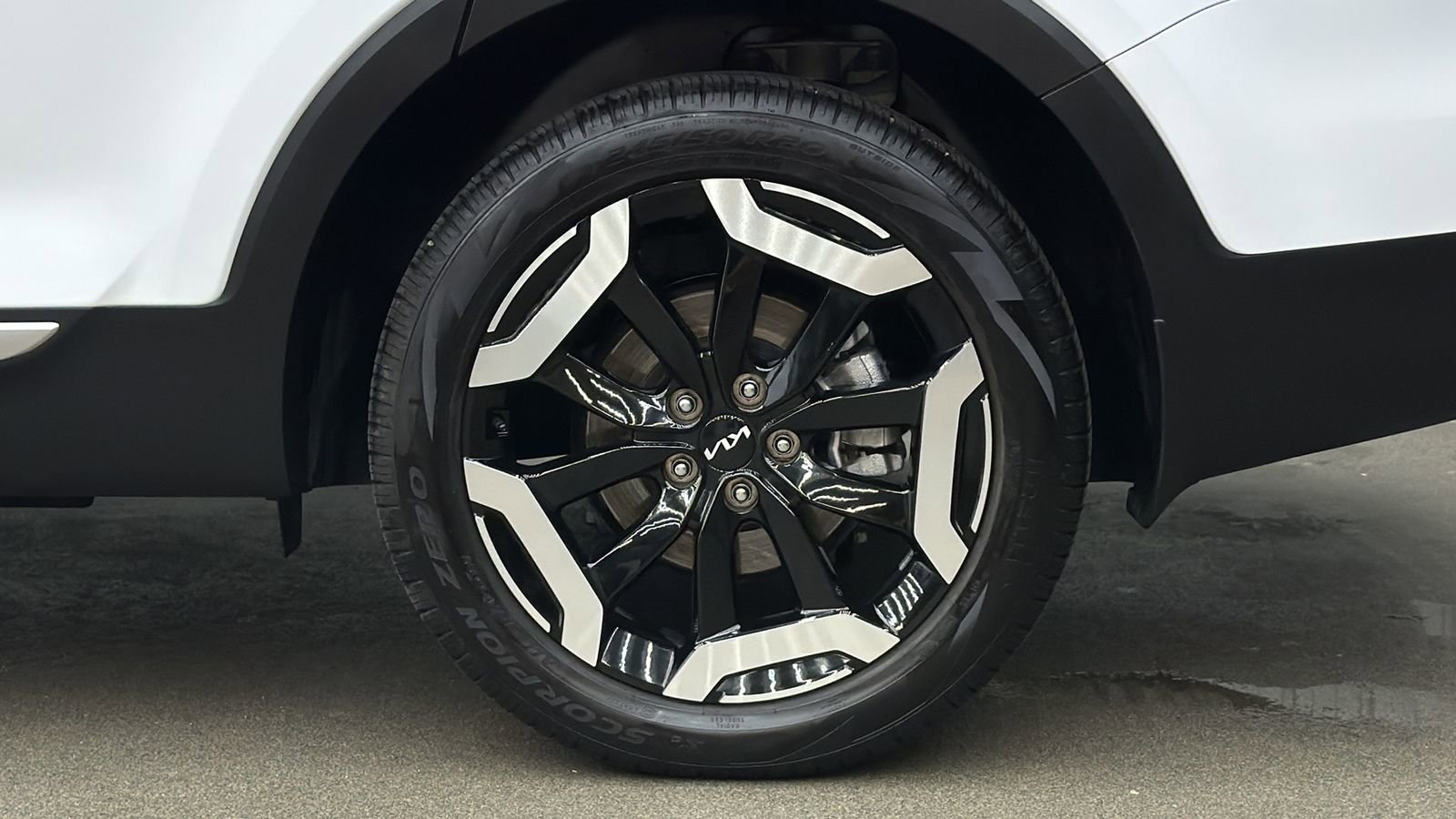Used 2025 Kia Telluride EX FWD image 12
