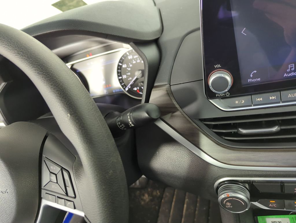 Used 2025 Nissan Altima 2.5 SV image 24