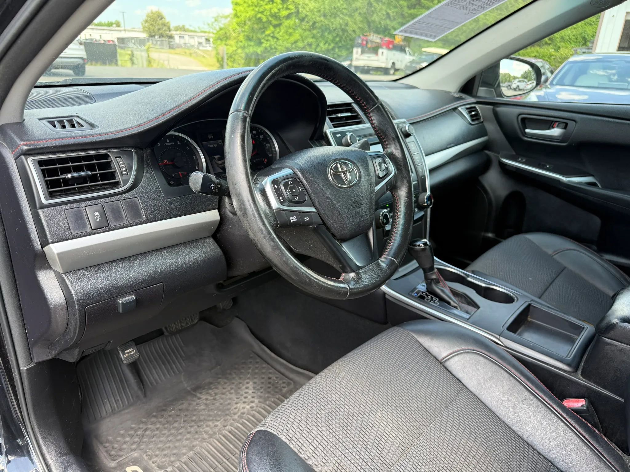 Used 2016 Toyota Camry SE image 17