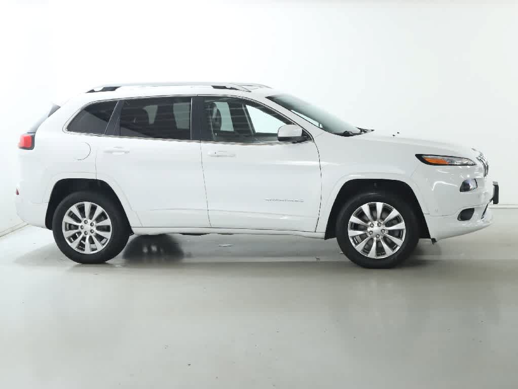 Used 2018 Jeep Cherokee Overland w/ Technology Group AWD/4WD image 11