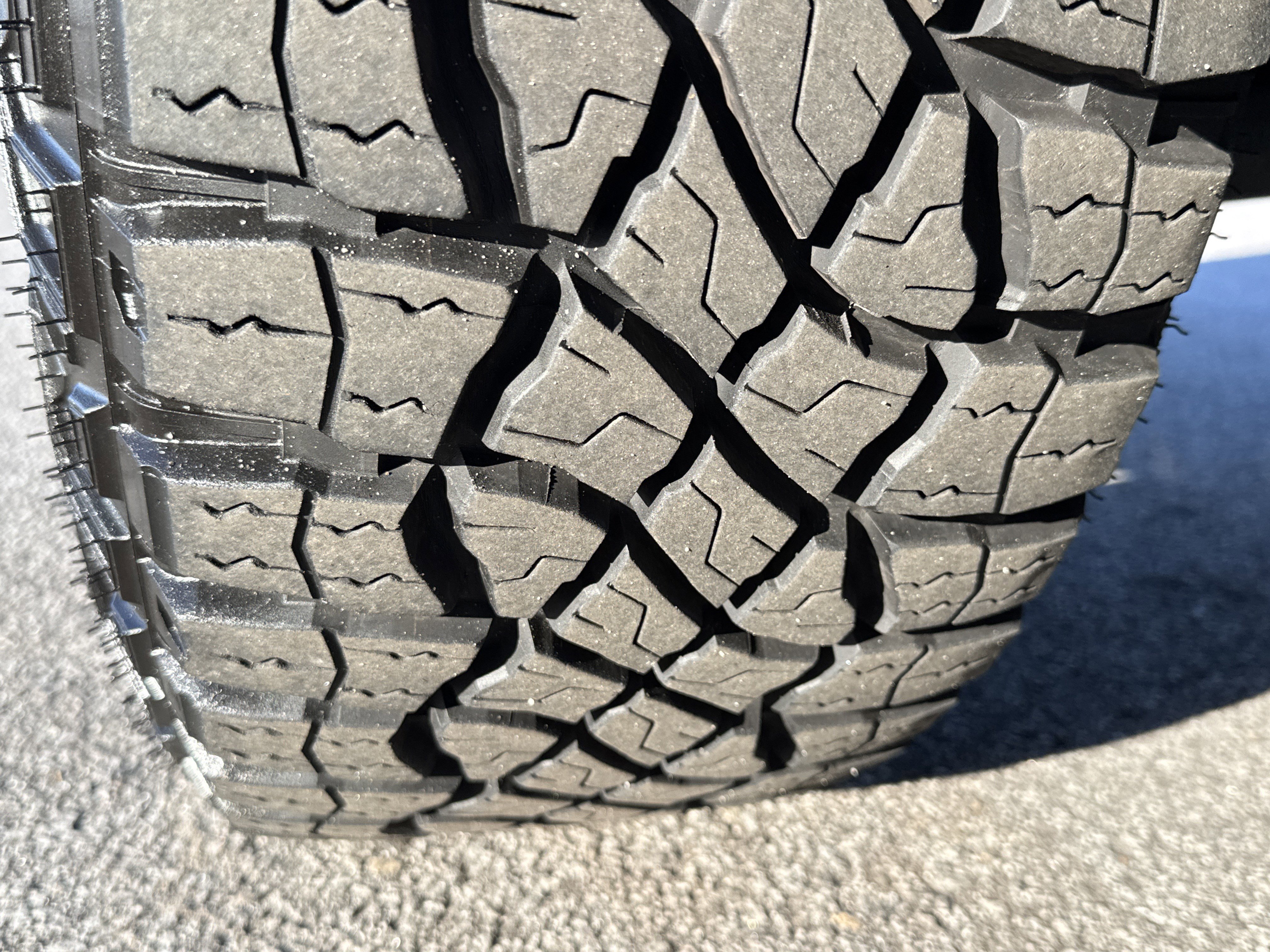 Used 2024 GMC Canyon AT4X image 12