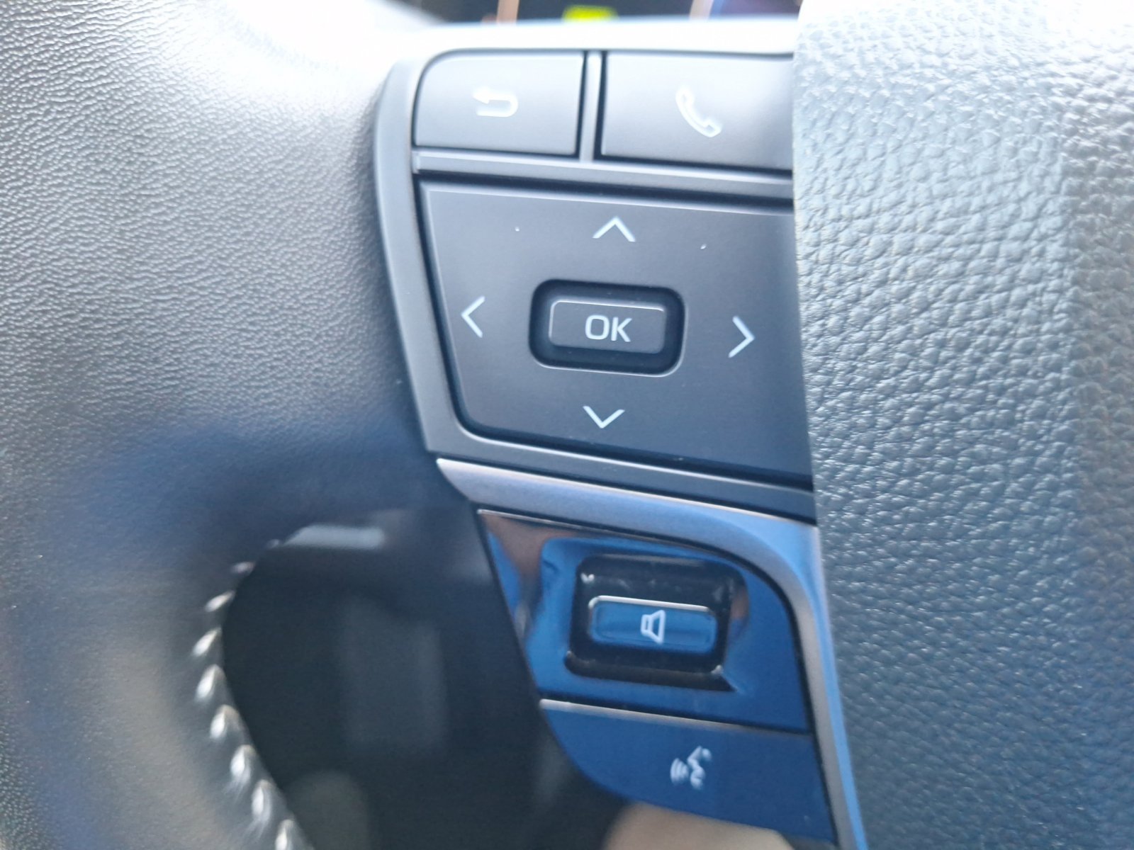 Used 2025 Toyota Camry SE w/ Convenience Package FWD image 21