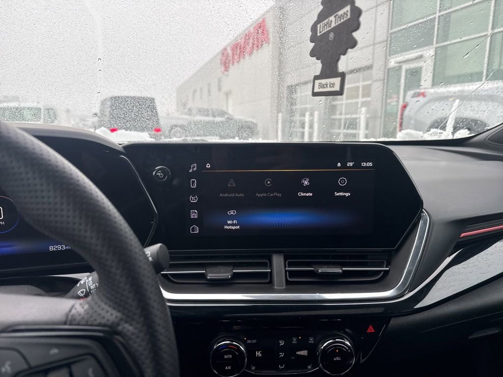 Used 2024 Chevrolet Trax RS w/ Sunroof Package image 14