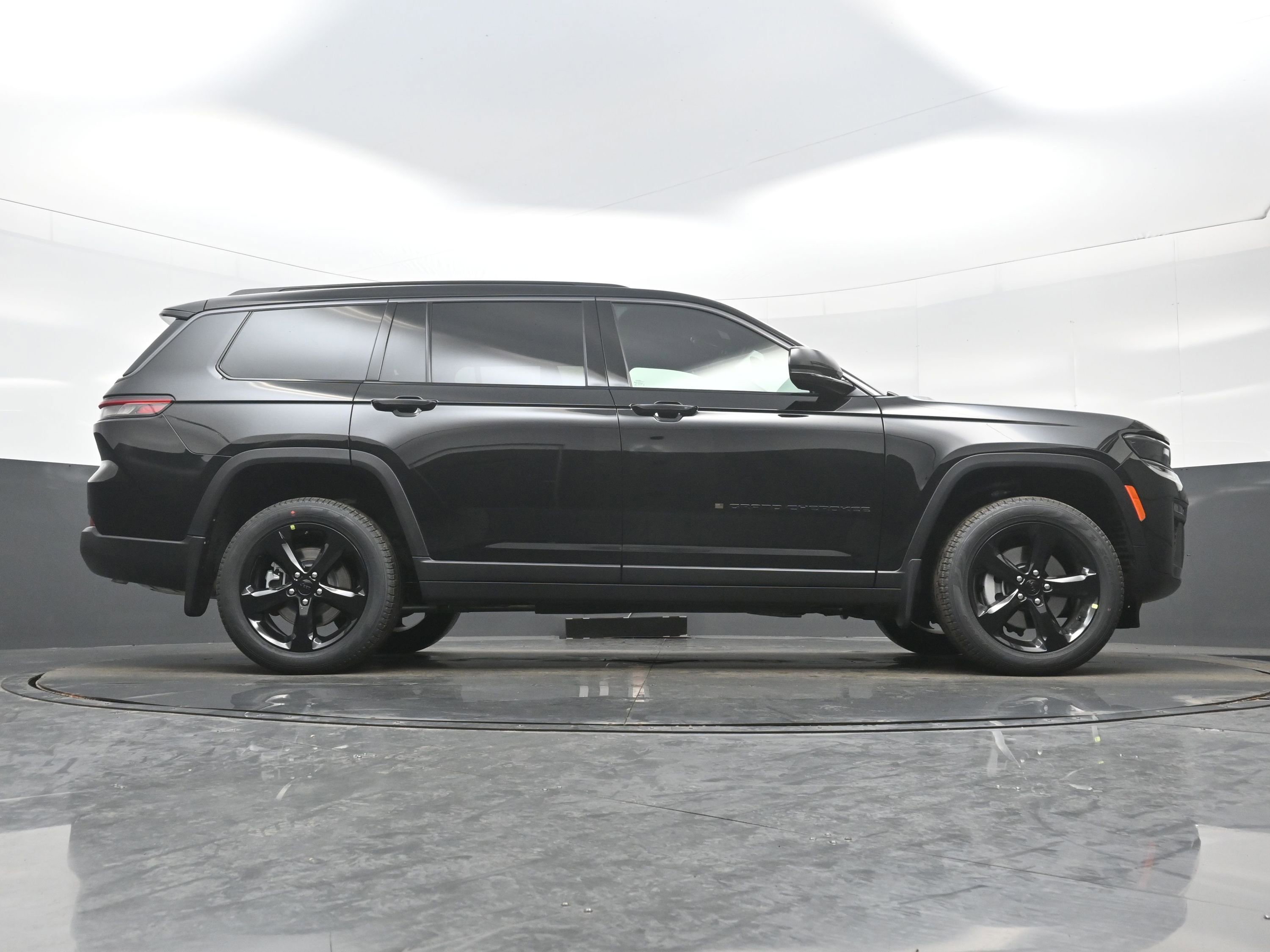 New 2026 Jeep Grand Cherokee L Limited w/ Limited Altitude Package AWD/4WD image 17