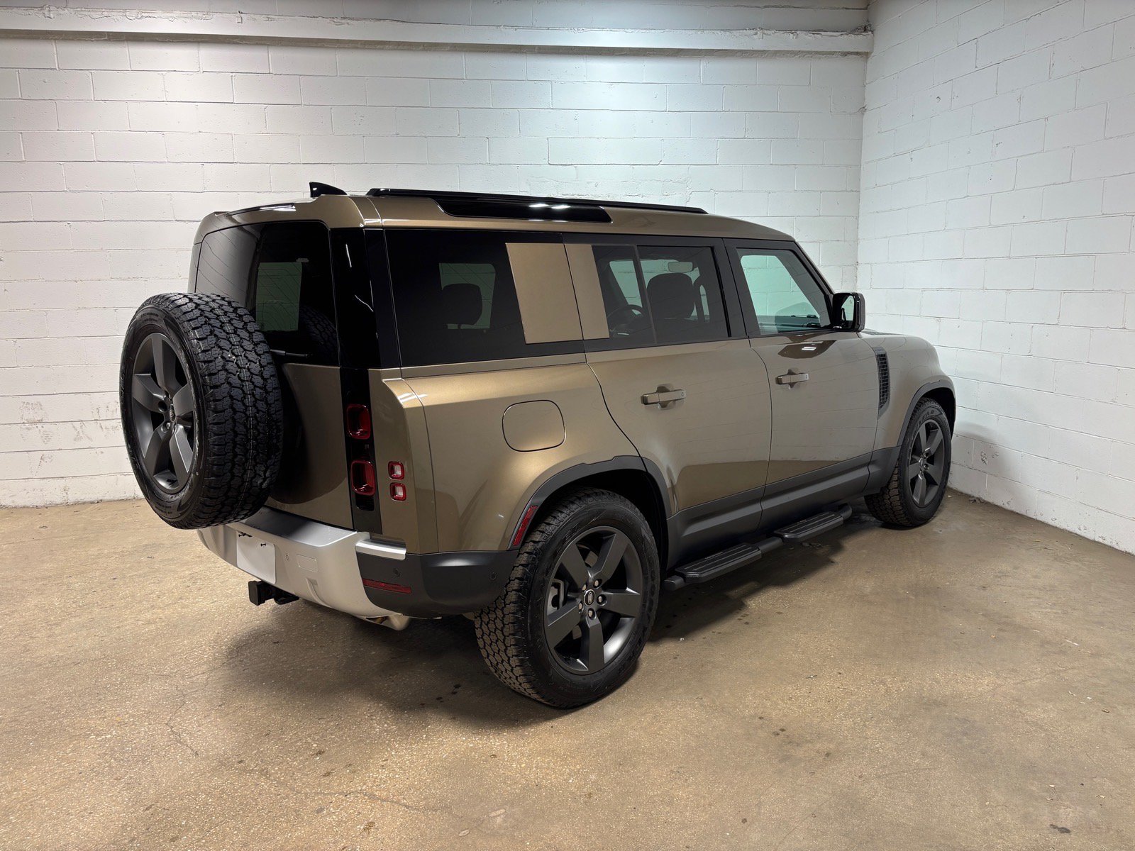 New 2025 Land Rover Defender 110 S AWD/4WD image 6
