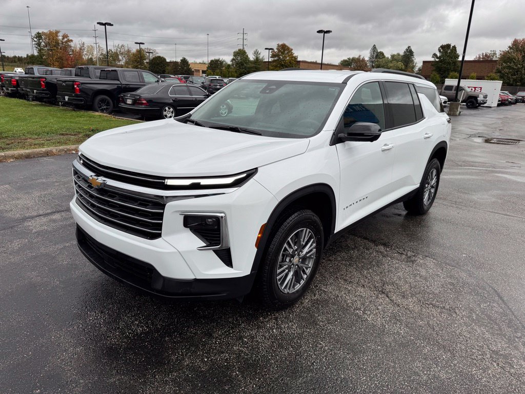 New 2026 Chevrolet Traverse LT w/ Driver Confidence Package AWD/4WD image 3