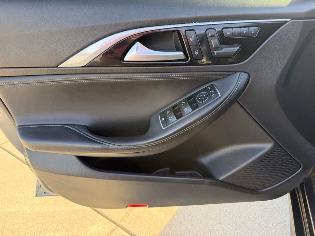 Used 2018 INFINITI QX30 Premium w/ Technology Package AWD/4WD image 13