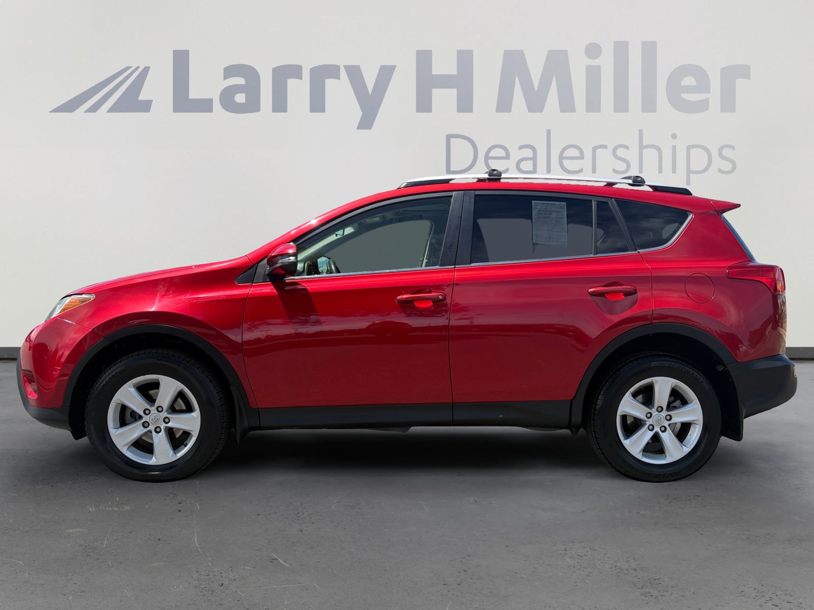Used 2014 Toyota RAV4 XLE AWD/4WD image 2