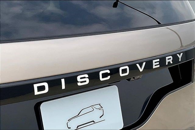 Used 2025 Land Rover Discovery Metropolitan Edition AWD/4WD image 9