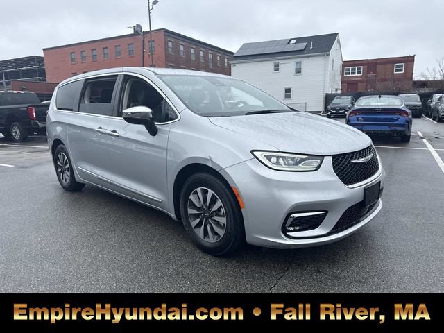 Used 2023 Chrysler Pacifica Limited image 2