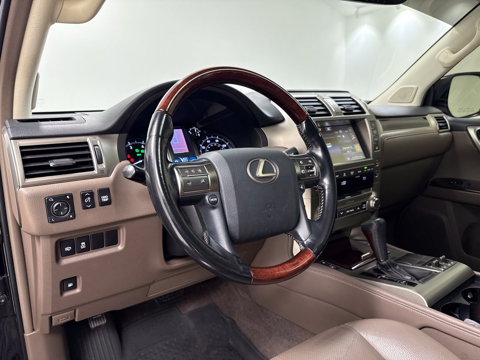Used 2018 Lexus GX 460 Premium AWD/4WD image 16