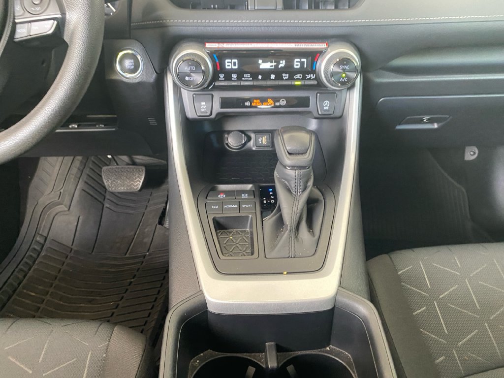Used 2025 Toyota RAV4 XLE FWD image 11