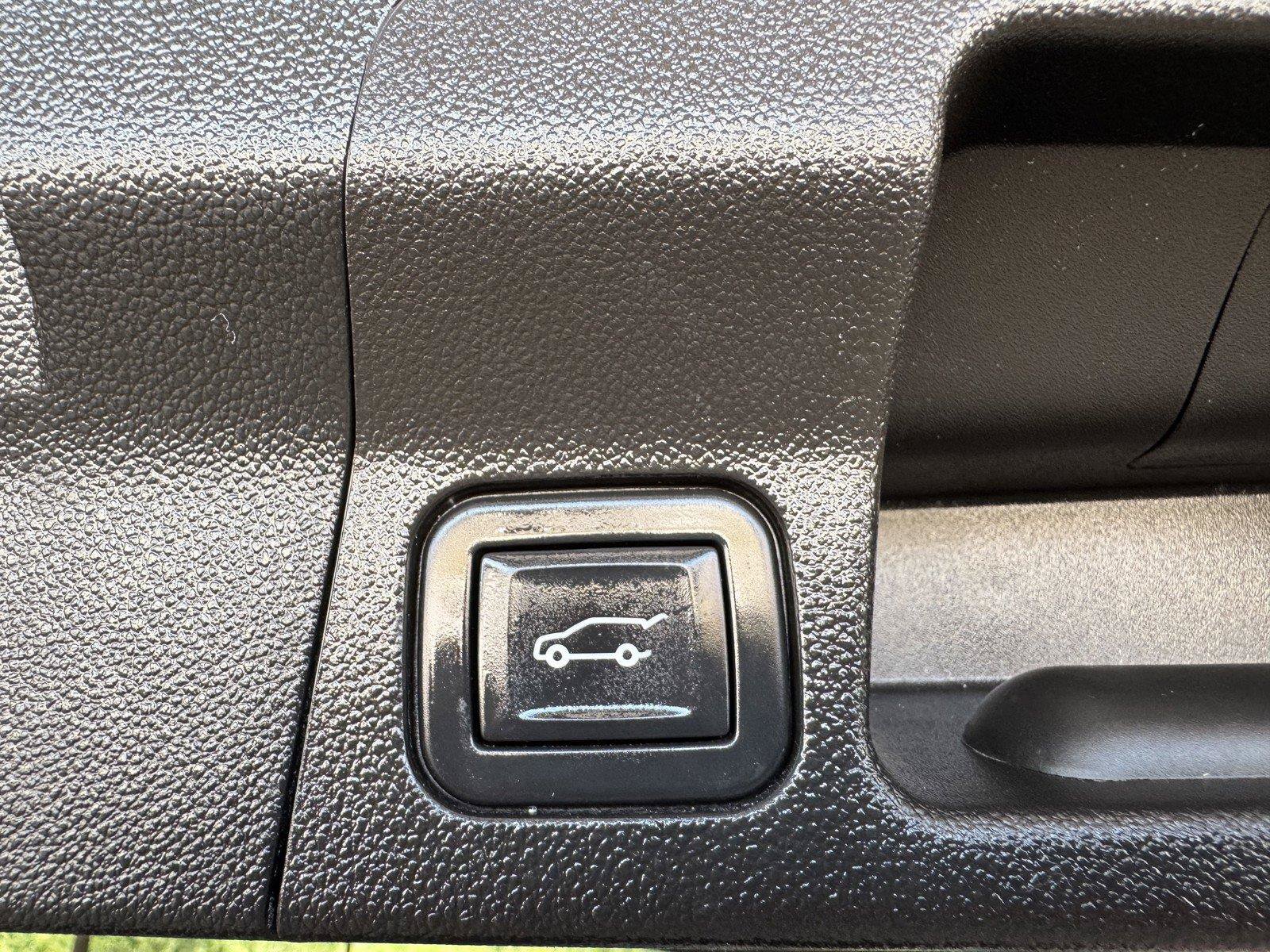 Used 2023 GMC Acadia SLT FWD image 38