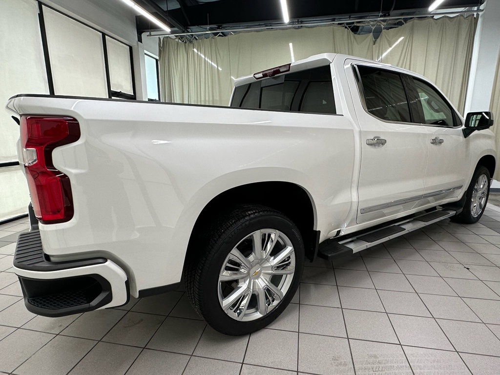 Certified 2024 Chevrolet Silverado 1500 High Country w/ High Country Premium Package AWD/4WD image 6