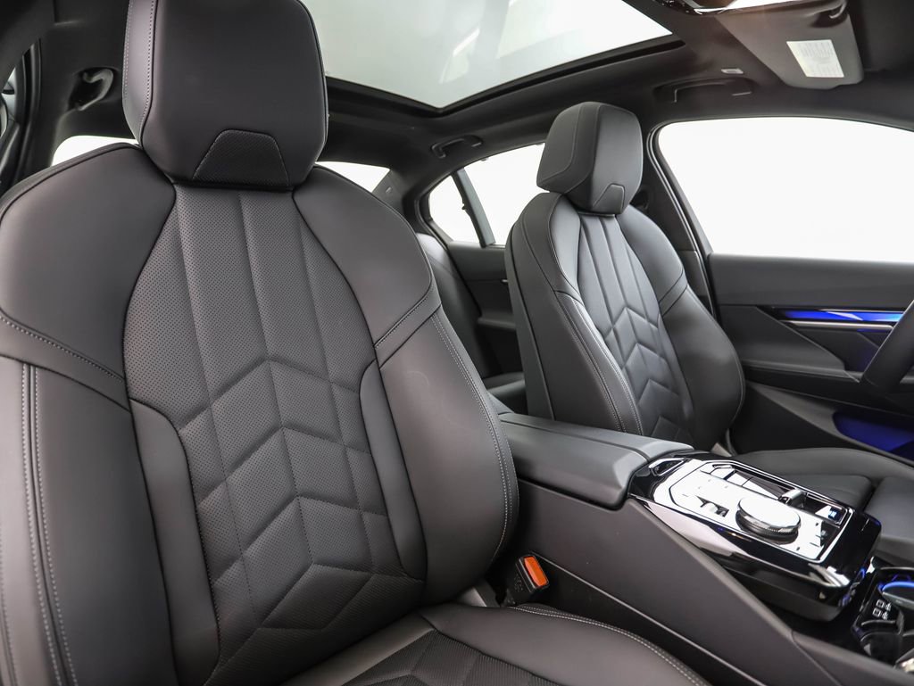 Certified 2025 BMW i5 xDrive40 w/ M Sport Package image 32