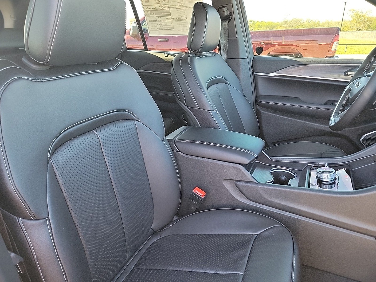 Used 2025 Jeep Grand Cherokee Limited 4xe AWD/4WD image 13