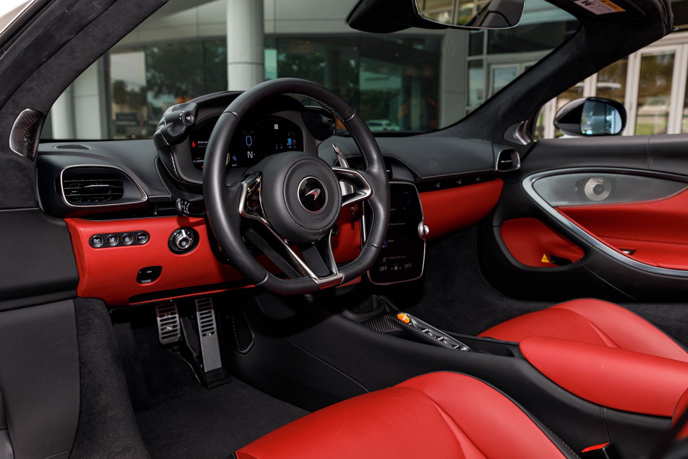 Used 2025 McLaren Artura Spider image 37