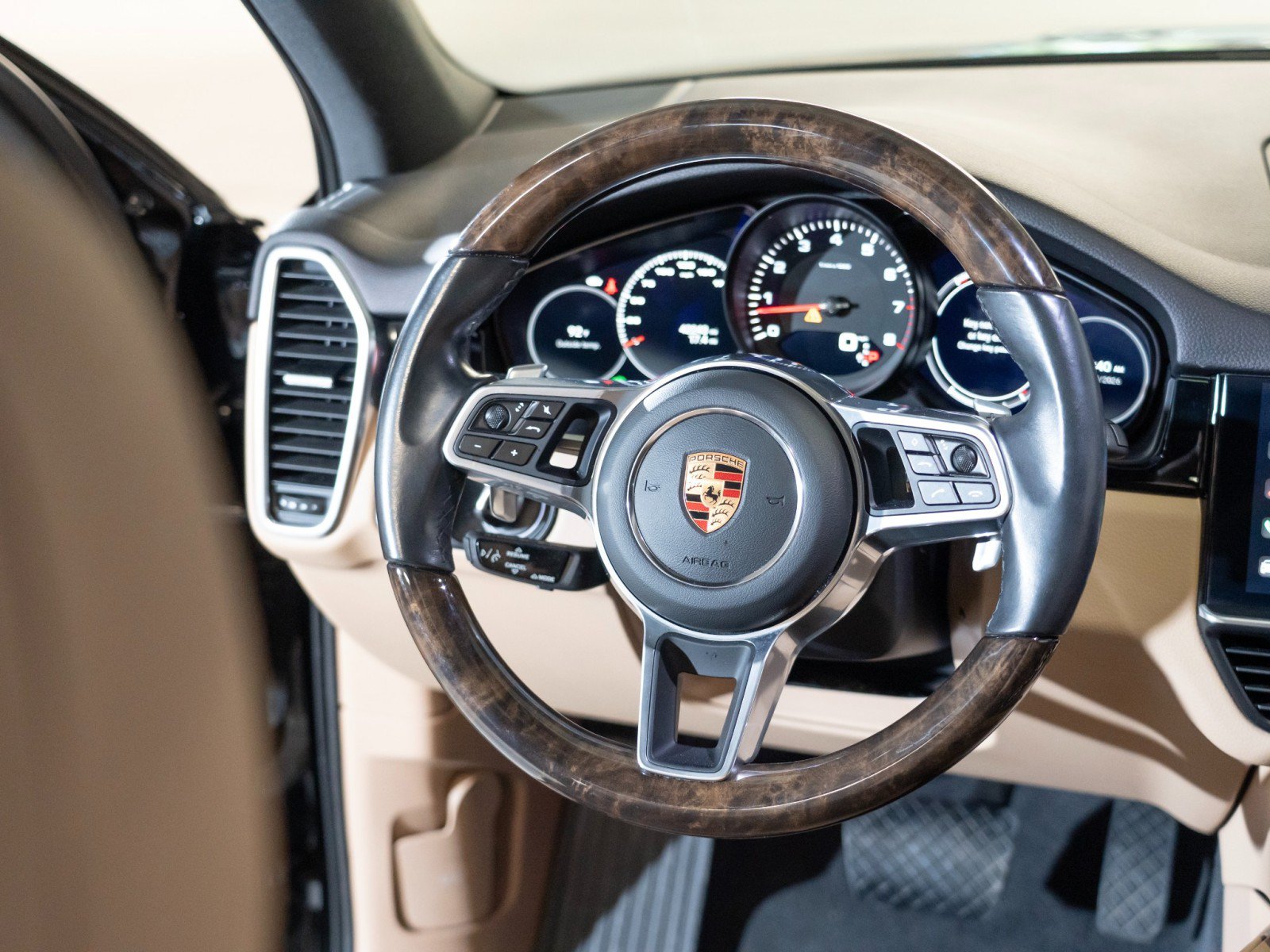 Certified 2023 Porsche Cayenne Platinum Edition AWD/4WD image 26