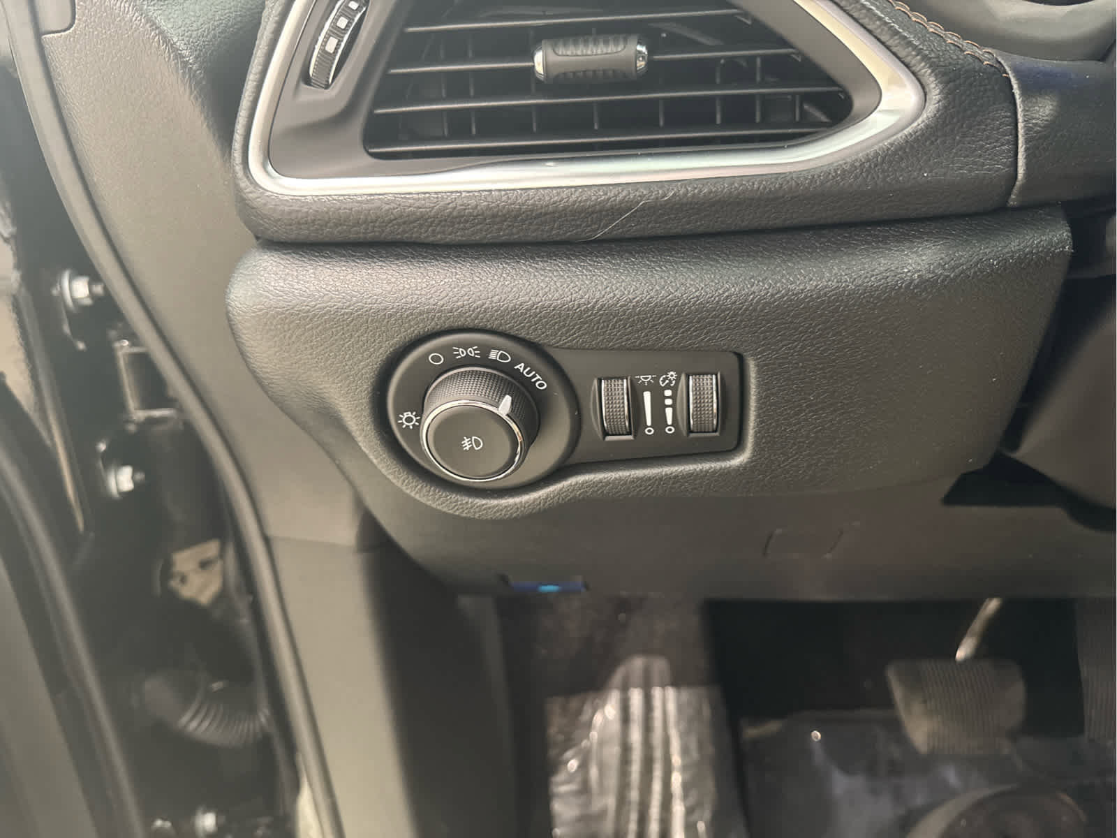 New 2026 Chrysler Pacifica Pinnacle FWD image 17