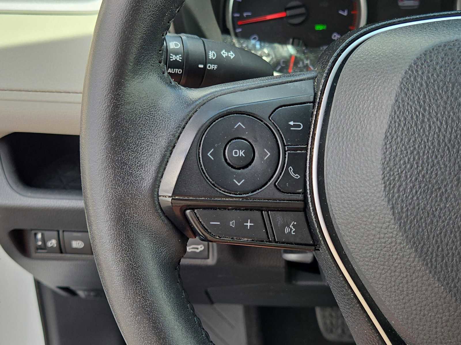 Used 2020 Toyota RAV4 XLE Premium image 23