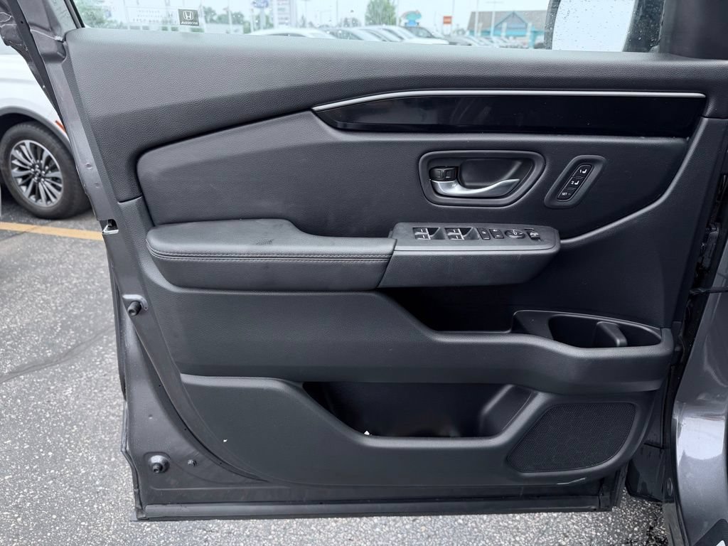 Used 2025 Honda Pilot Touring image 15