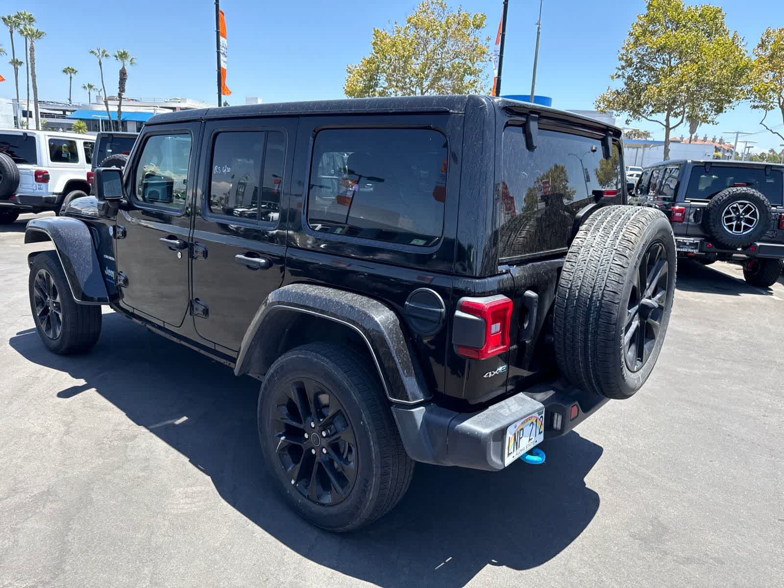 Used 2024 Jeep Wrangler Unlimited Sahara AWD/4WD image 27