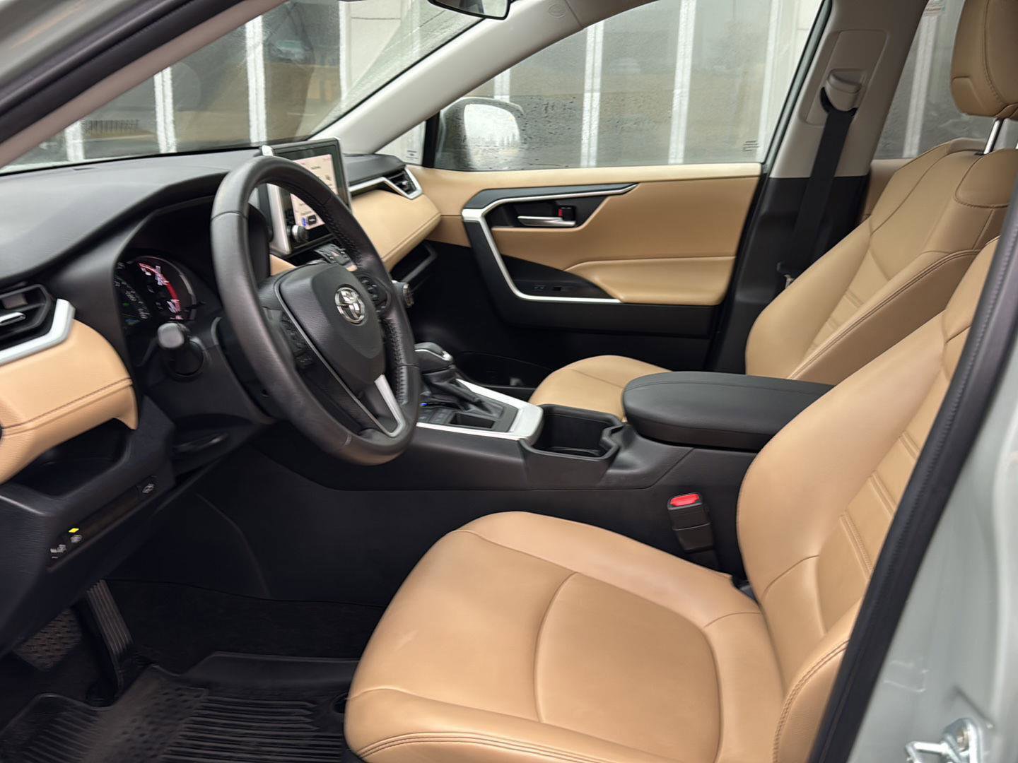 Used 2023 Toyota RAV4 XLE Premium image 8