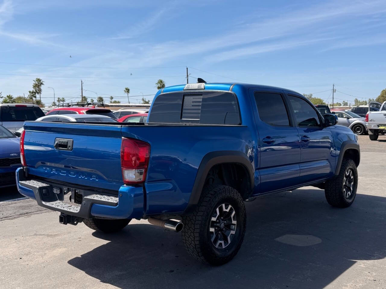 Used 2017 Toyota Tacoma TRD Off-Road w/ Premium & Technology Package AWD/4WD image 10