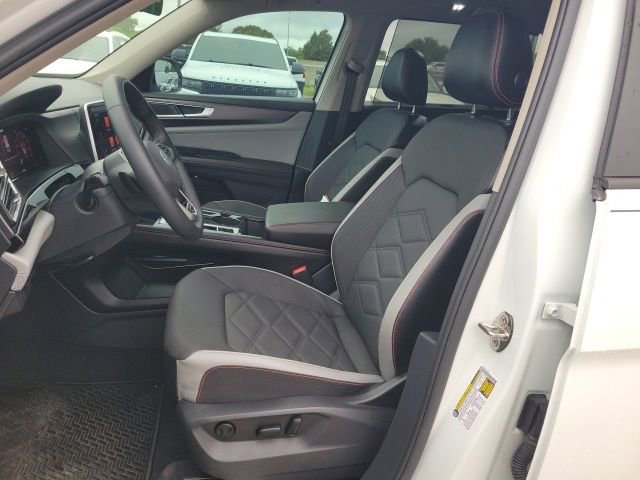 Used 2024 Volkswagen Atlas Peak Edition SE image 17